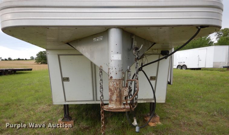 image for item HA9145 2007 Bloomer horse trailer