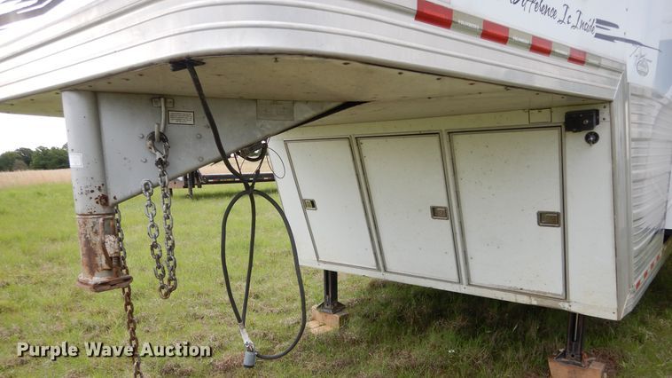 image for item HA9145 2007 Bloomer horse trailer