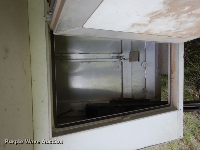 image for item HA9145 2007 Bloomer horse trailer