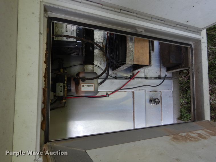 image for item HA9145 2007 Bloomer horse trailer