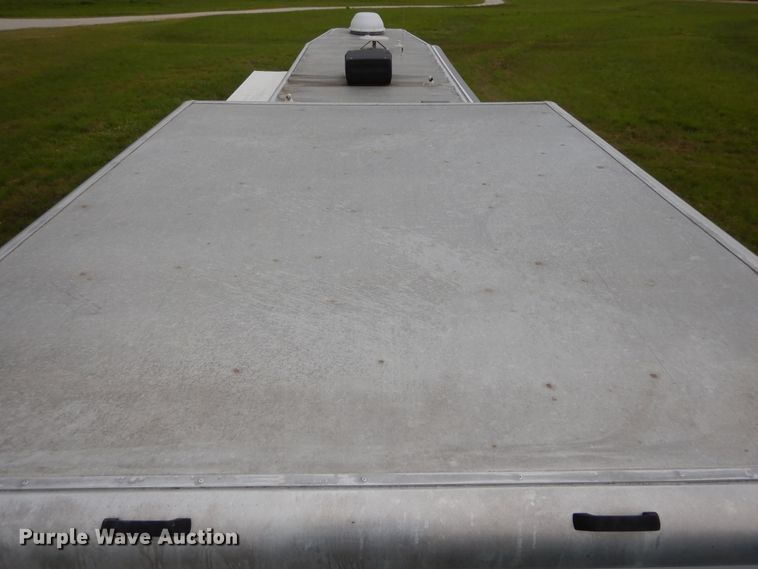 image for item HA9145 2007 Bloomer horse trailer