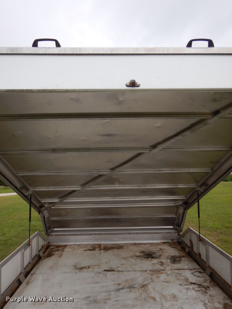 image for item HA9145 2007 Bloomer horse trailer