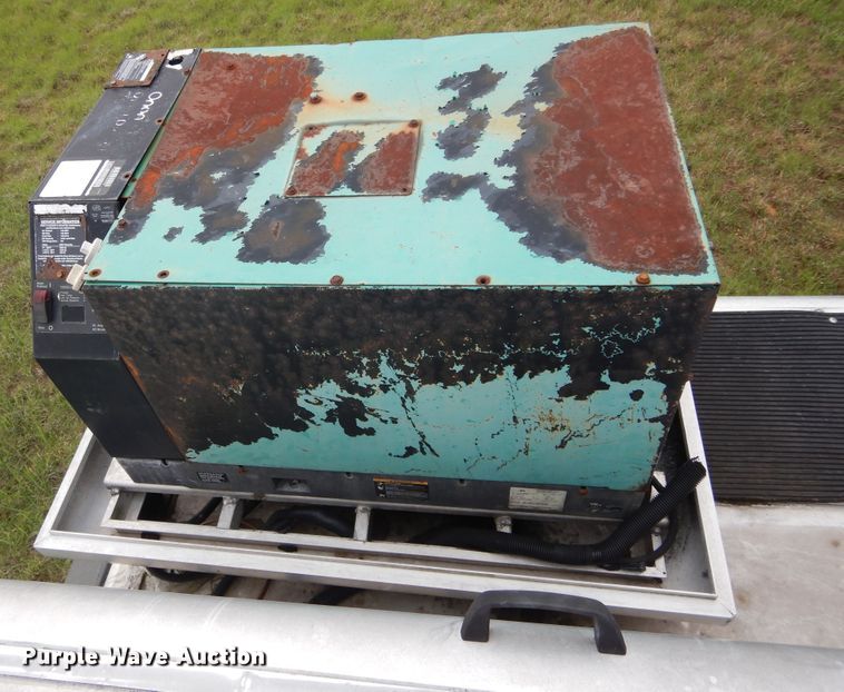 image for item HA9145 2007 Bloomer horse trailer