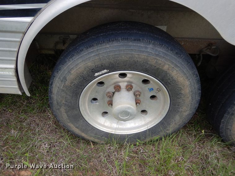 image for item HA9145 2007 Bloomer horse trailer