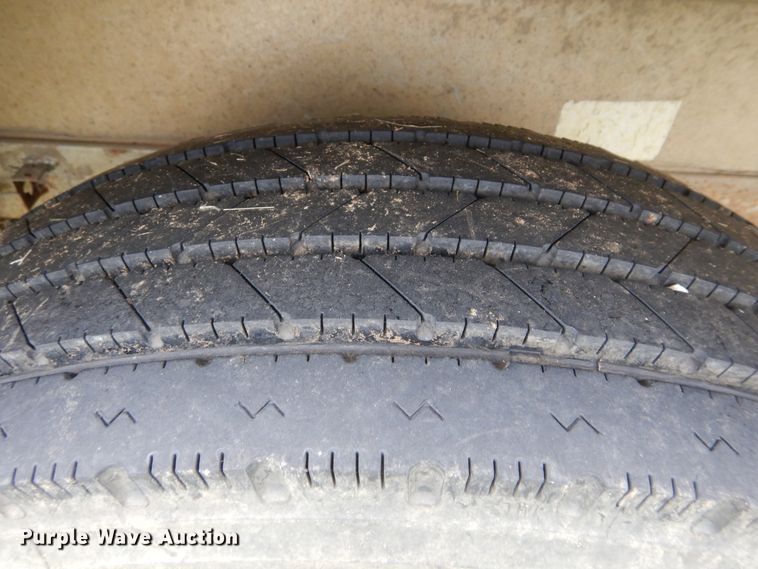 image for item HA9145 2007 Bloomer horse trailer