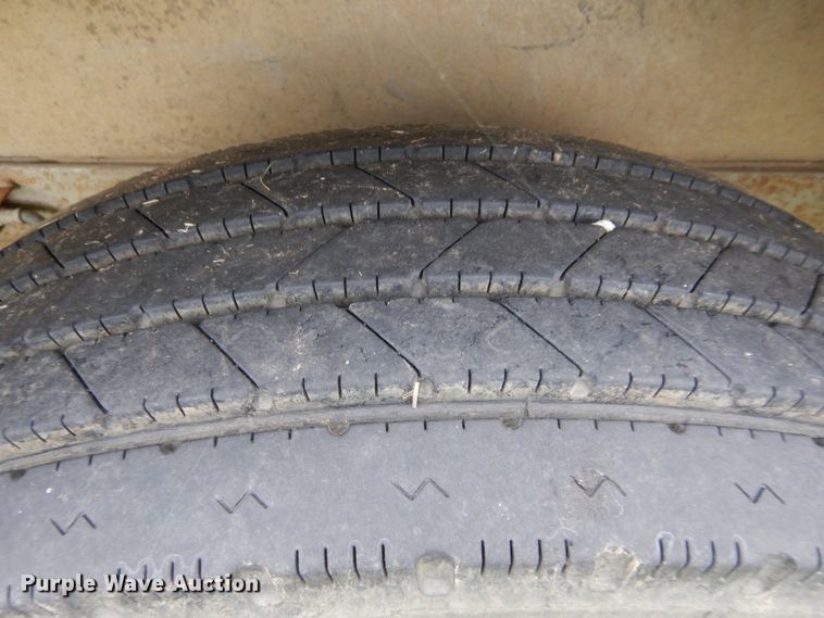 image for item HA9145 2007 Bloomer horse trailer