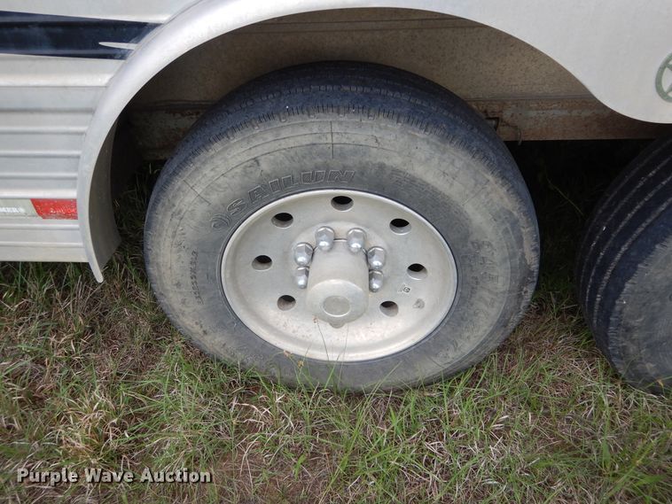 image for item HA9145 2007 Bloomer horse trailer