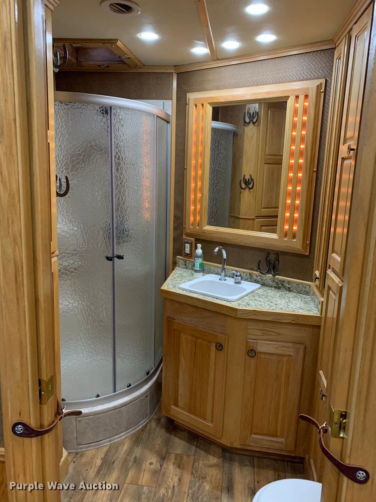 image for item HA9145 2007 Bloomer horse trailer