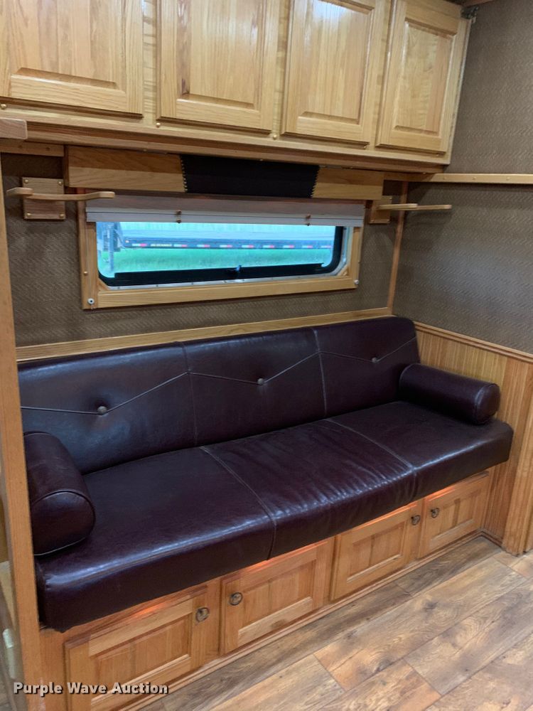 image for item HA9145 2007 Bloomer horse trailer