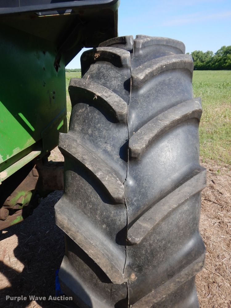 image for item HS9549 1973 John Deere 4230  tractor