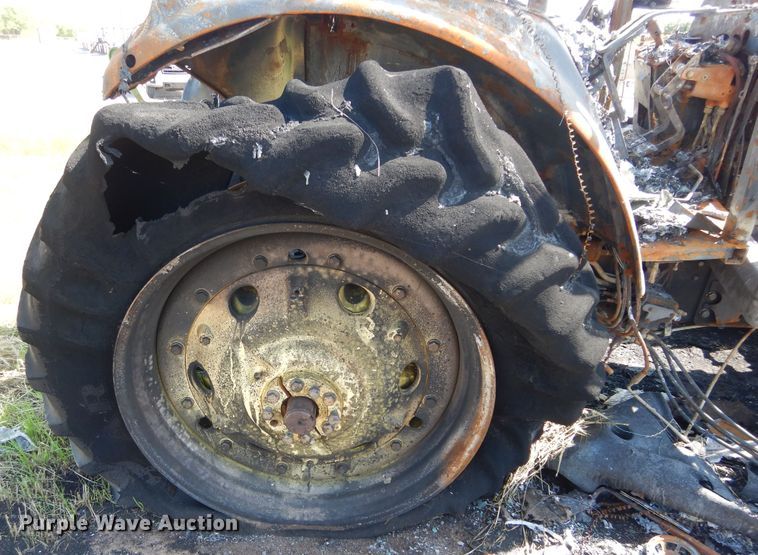 image for item HS9550 John Deere 7130  tractor