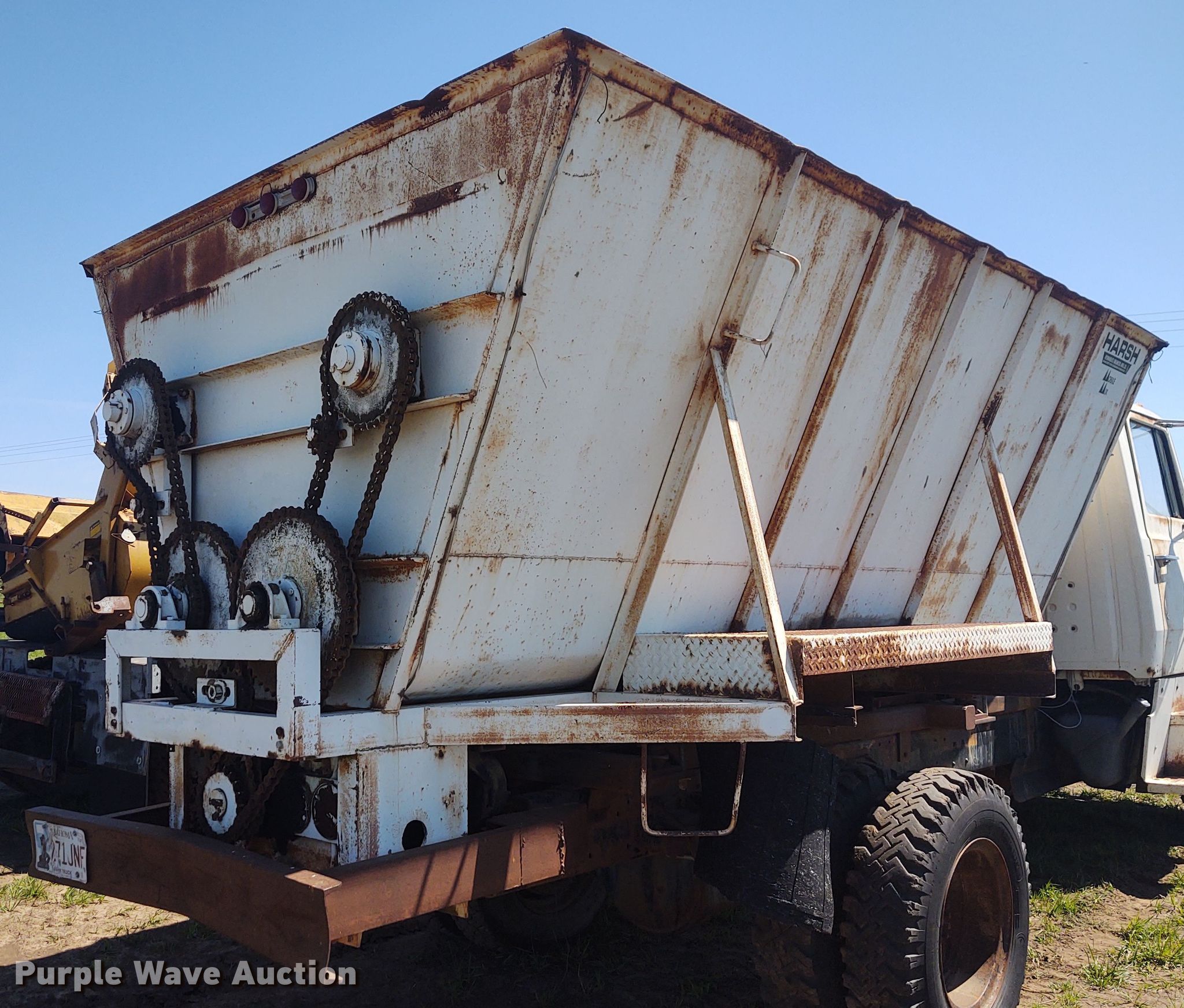 Harsh Mobile Mix feed mixer bed in Burden, KS Item DE6915 sold