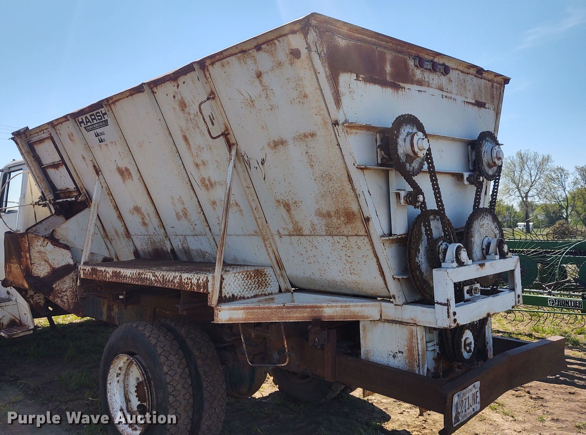 Harsh Mobile Mix feed mixer bed in Burden, KS Item DE6915 sold