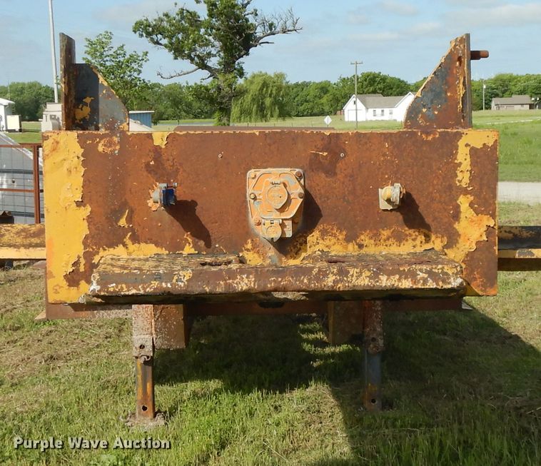 image for item DE5728 1984 Shoals 35LB equipment trailer