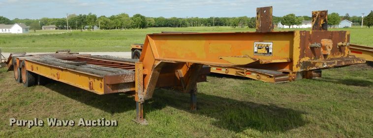 image for item DE5728 1984 Shoals 35LB equipment trailer