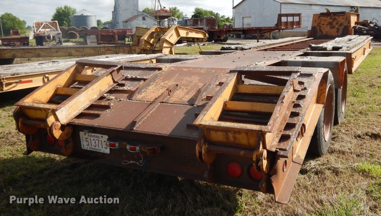 image for item DE5728 1984 Shoals 35LB equipment trailer