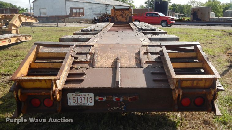 image for item DE5728 1984 Shoals 35LB equipment trailer