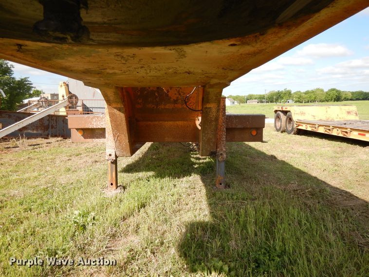 image for item DE5728 1984 Shoals 35LB equipment trailer