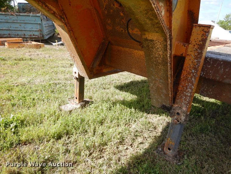 image for item DE5728 1984 Shoals 35LB equipment trailer