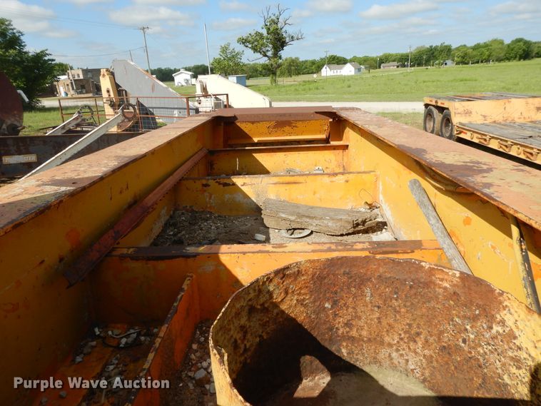 image for item DE5728 1984 Shoals 35LB equipment trailer