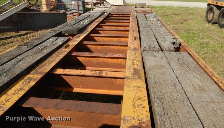 image for item DE5728 1984 Shoals 35LB equipment trailer