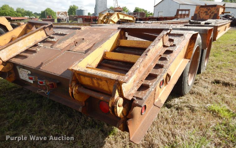 image for item DE5728 1984 Shoals 35LB equipment trailer