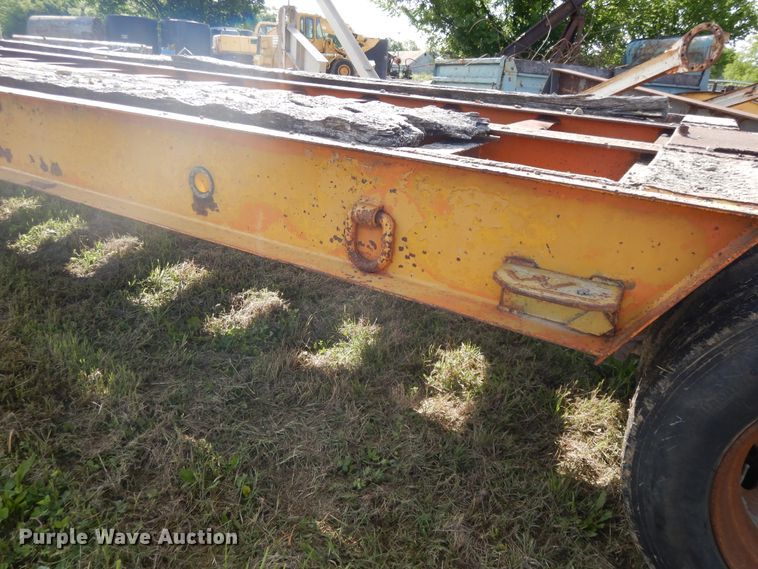 image for item DE5728 1984 Shoals 35LB equipment trailer