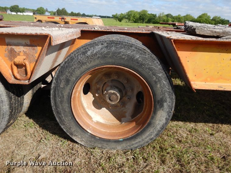 image for item DE5728 1984 Shoals 35LB equipment trailer