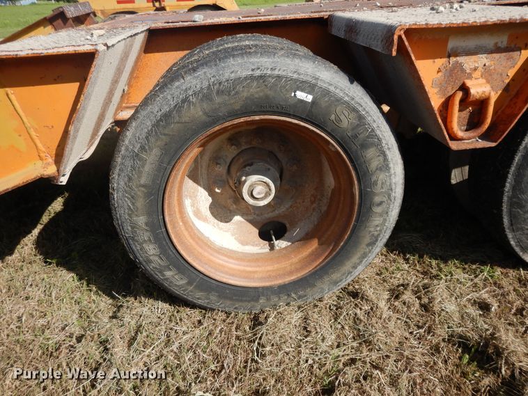 image for item DE5728 1984 Shoals 35LB equipment trailer
