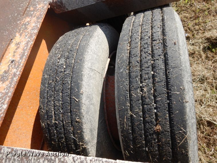 image for item DE5728 1984 Shoals 35LB equipment trailer