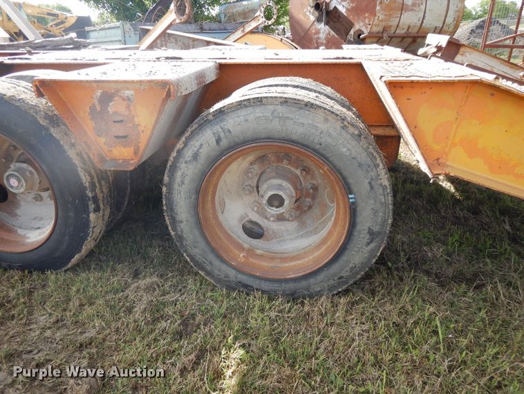 image for item DE5728 1984 Shoals 35LB equipment trailer