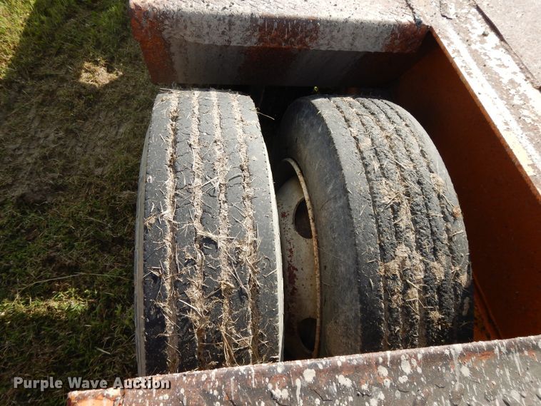 image for item DE5728 1984 Shoals 35LB equipment trailer