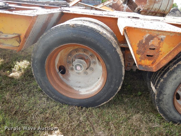 image for item DE5728 1984 Shoals 35LB equipment trailer