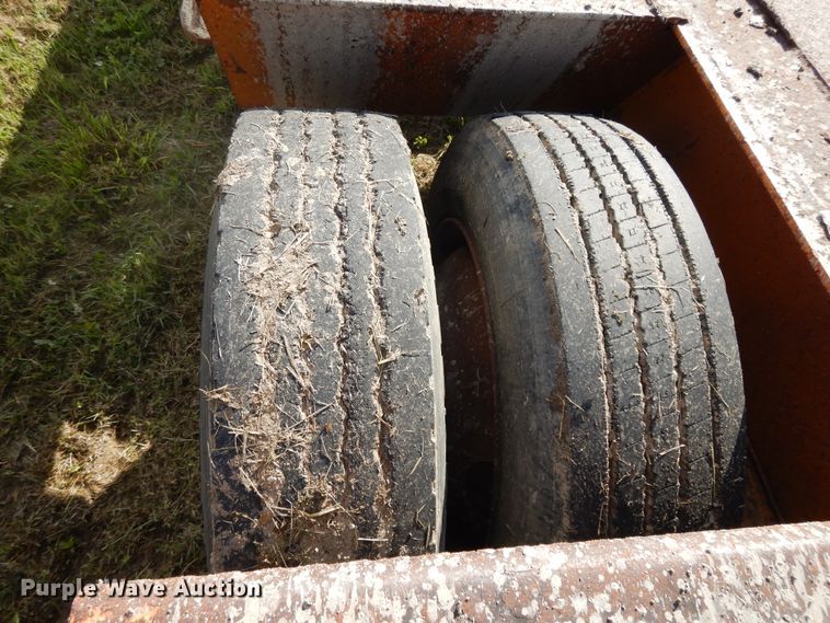 image for item DE5728 1984 Shoals 35LB equipment trailer