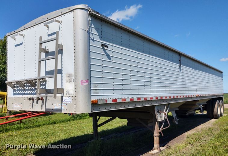 image for item DE6927 1993 Wilson DWH-200 double hopper bottom grain trailer