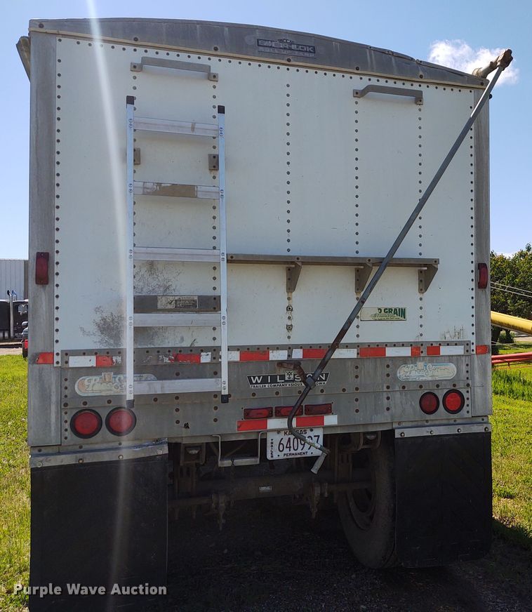 image for item DE6927 1993 Wilson DWH-200 double hopper bottom grain trailer