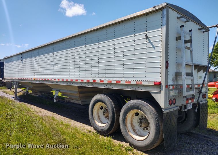 image for item DE6927 1993 Wilson DWH-200 double hopper bottom grain trailer