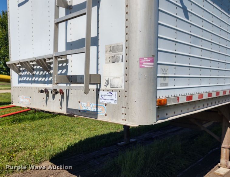 image for item DE6927 1993 Wilson DWH-200 double hopper bottom grain trailer