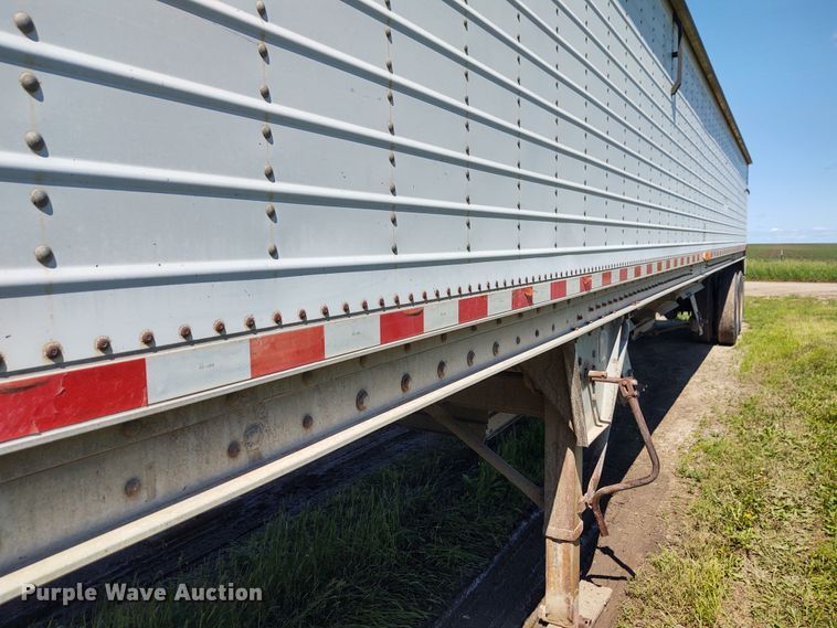 image for item DE6927 1993 Wilson DWH-200 double hopper bottom grain trailer