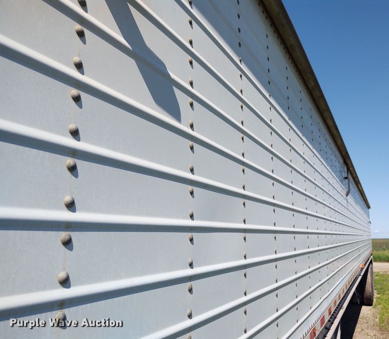 image for item DE6927 1993 Wilson DWH-200 double hopper bottom grain trailer