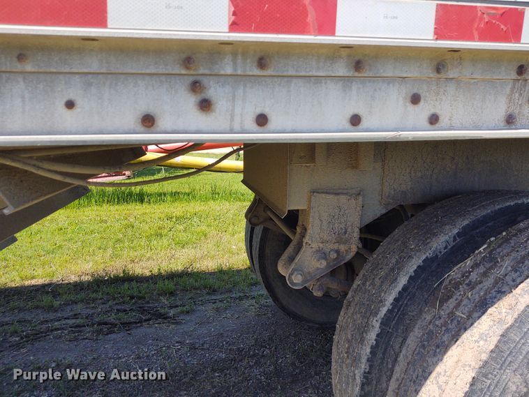 image for item DE6927 1993 Wilson DWH-200 double hopper bottom grain trailer