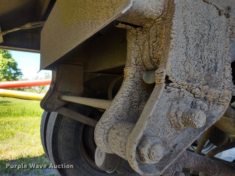 image for item DE6927 1993 Wilson DWH-200 double hopper bottom grain trailer