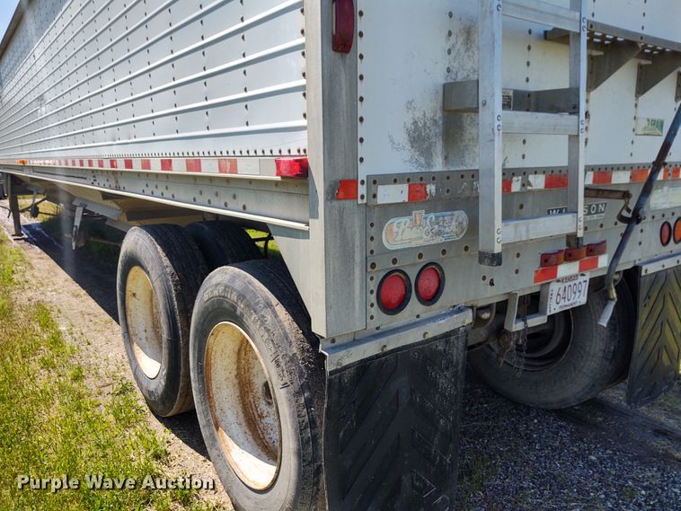 image for item DE6927 1993 Wilson DWH-200 double hopper bottom grain trailer