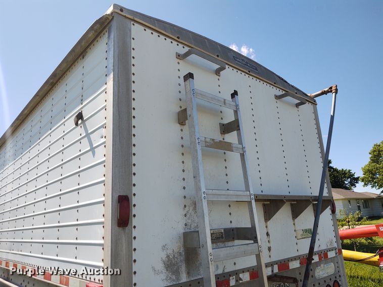 image for item DE6927 1993 Wilson DWH-200 double hopper bottom grain trailer