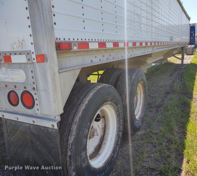 image for item DE6927 1993 Wilson DWH-200 double hopper bottom grain trailer