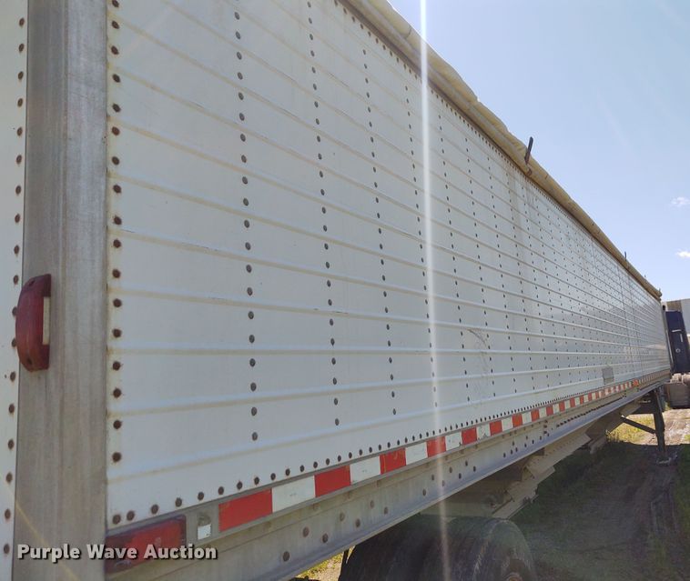 image for item DE6927 1993 Wilson DWH-200 double hopper bottom grain trailer