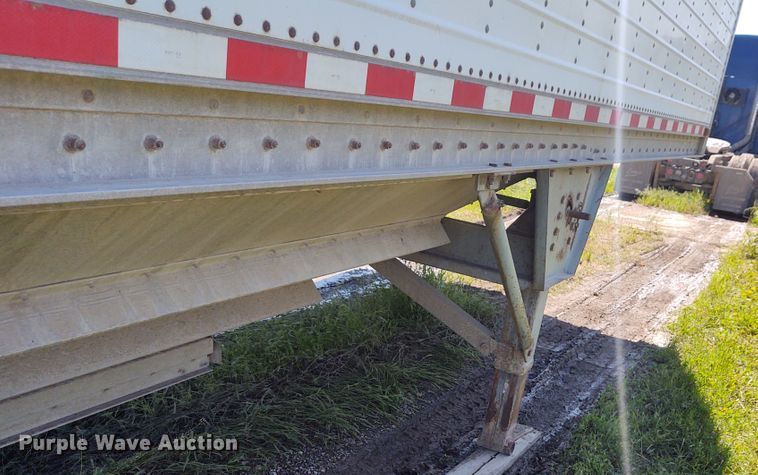 image for item DE6927 1993 Wilson DWH-200 double hopper bottom grain trailer