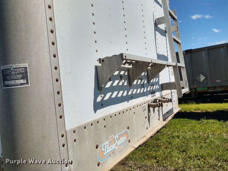 image for item DE6927 1993 Wilson DWH-200 double hopper bottom grain trailer