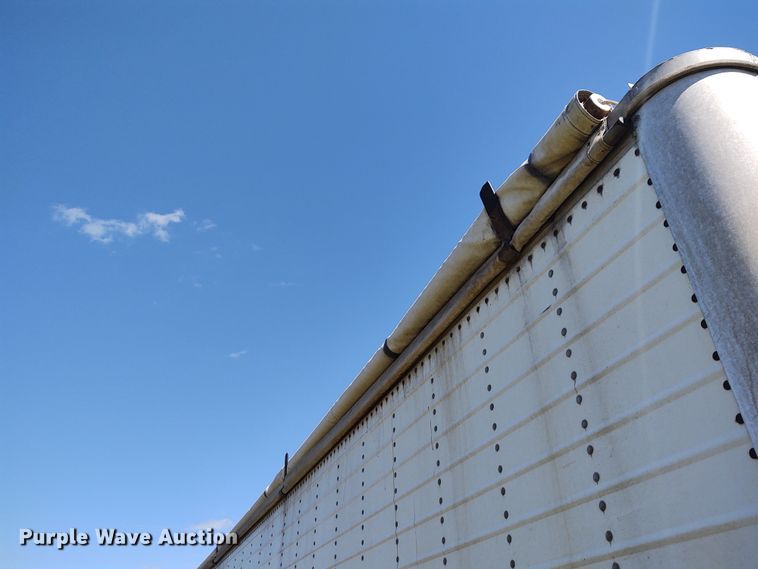 image for item DE6927 1993 Wilson DWH-200 double hopper bottom grain trailer