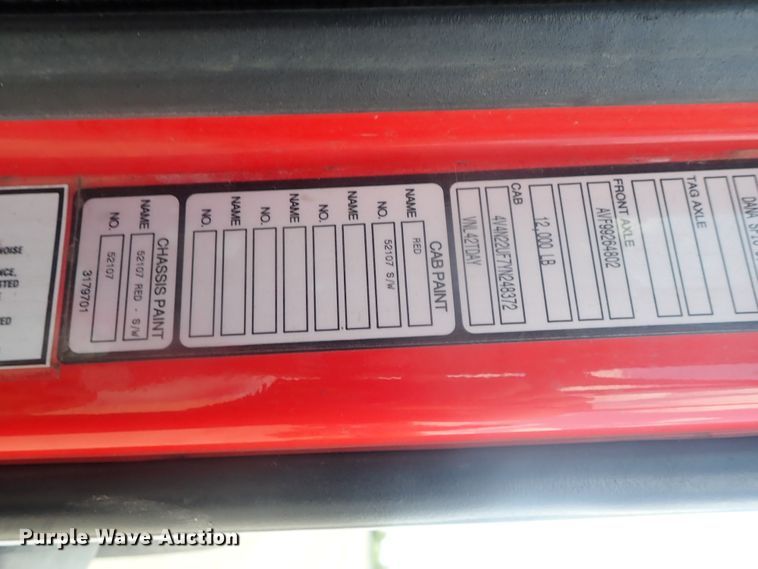 image for item DG3234 2000 Volvo VN  semi truck